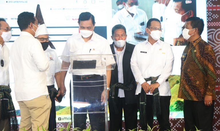 Menko Marves Launching Gernas BBI UMKM Toba Vaganza Tahun 2021 di Parapat