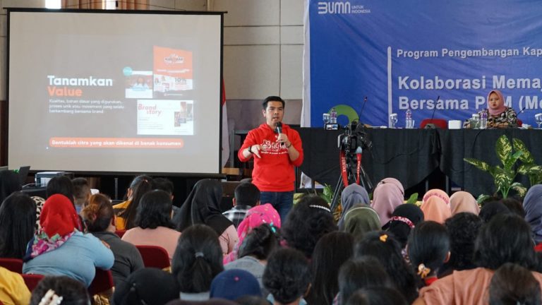 Stafsus Menkumham Bane Manalu ke Ibu-ibu : Jangan Hanya Bergantung dari Penghasilan Suami