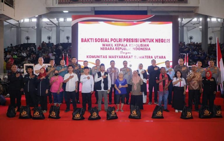 Kapolda Sumut Dampingi Wakapolri Gelar Bakti Sosial Bagikan 5.000 Paket Sembako