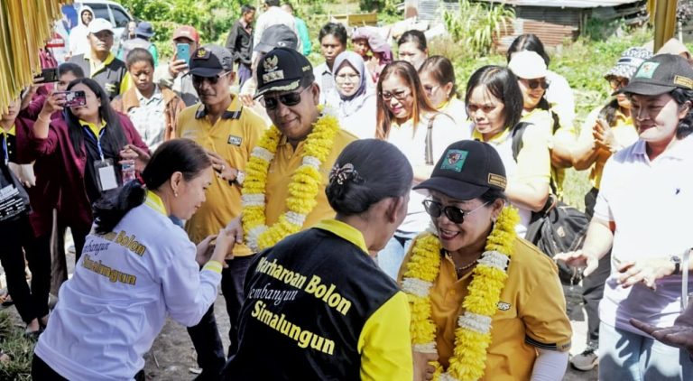 Ikuti Giat Marharoan Bolon Kecamatan, Bupati Simalungun Ajak Tetap Gaungkan Haroan Bolon
