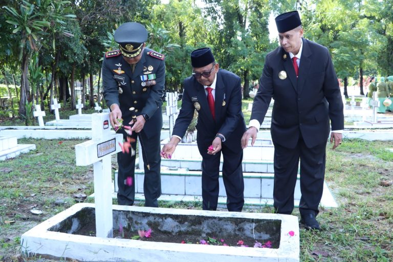 Sambut HUT TNI Ke-79, Plt. Bupati Simalungun Hadiri Upacara Ziarah Nasional di TMP Nagur Pematangsiantar