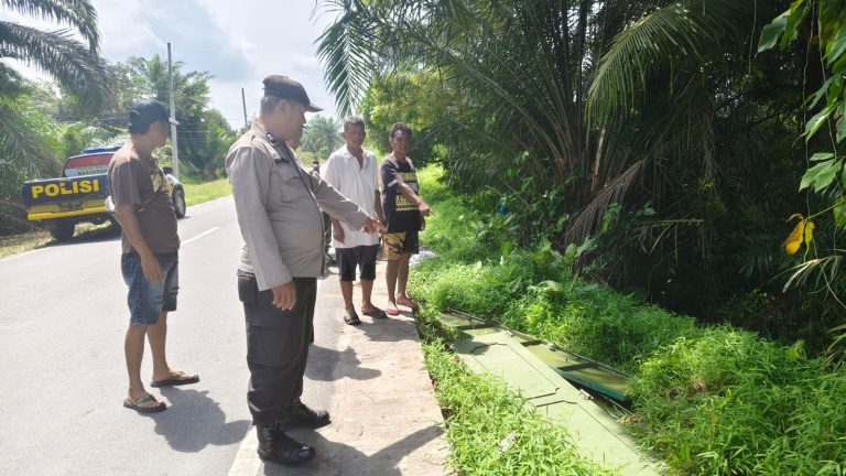 Warga Lapor Via WhatsApp, Polsek Perdagangan Temukan 3 Pintu Besi Curian Senilai Jutaan Rupiah di Pinggir Jalan