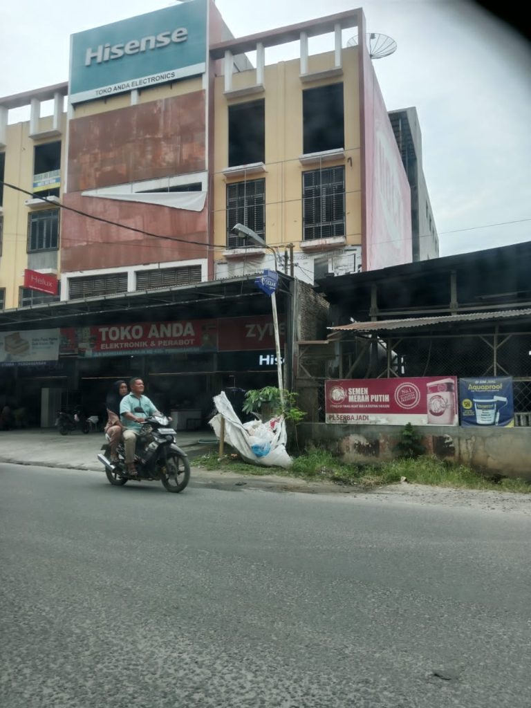 Virall.. Toko Anda Perabot Perdagangan Disulap Menjadi THM/KTV di Malam Hari, Polres Simalungun Harus Segera Bertindak